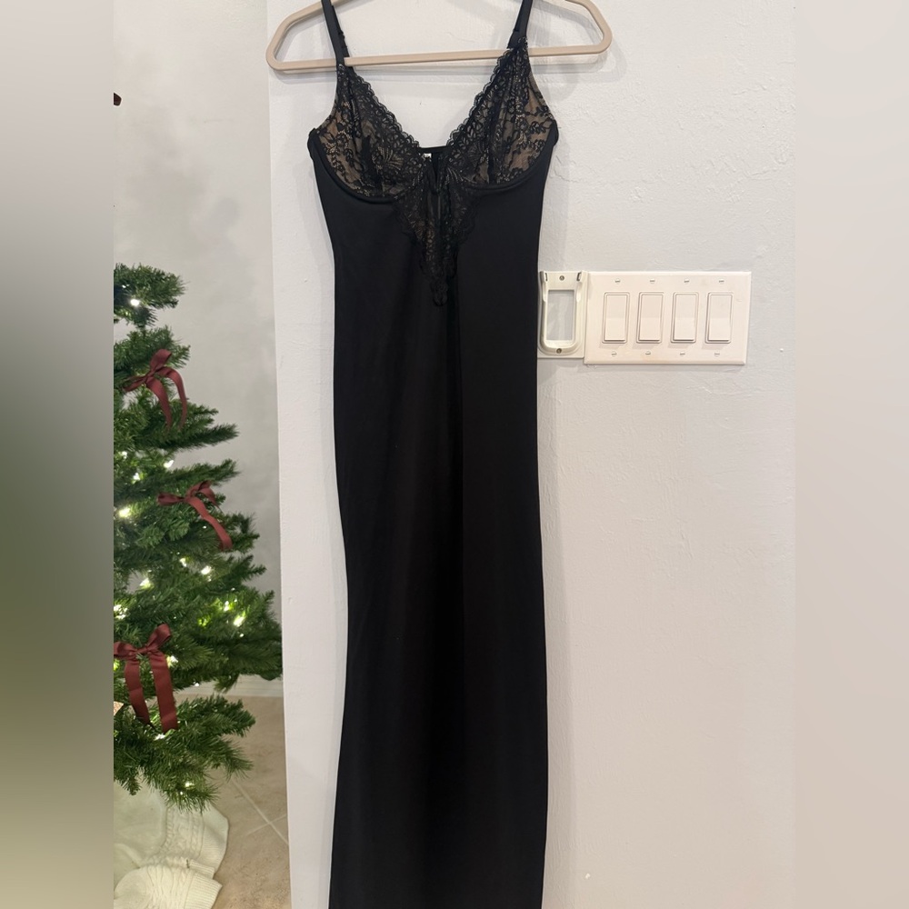 Chic Black Lace Chemise
